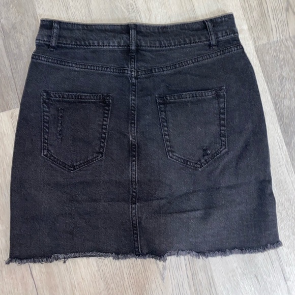 Distressed black skirt - Picture 2 of 2